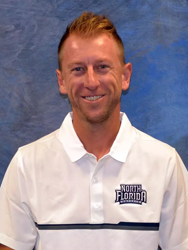 Head men's tennis coach Matt Lucas headshot