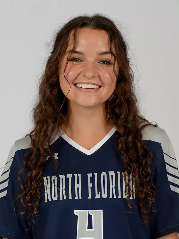 Head shot of Averi Walraven