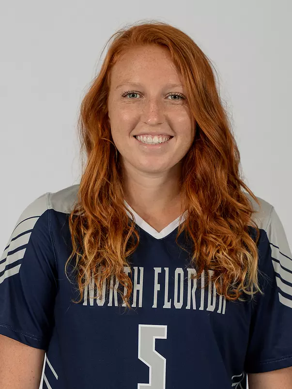 Head shot of Emma Voigt