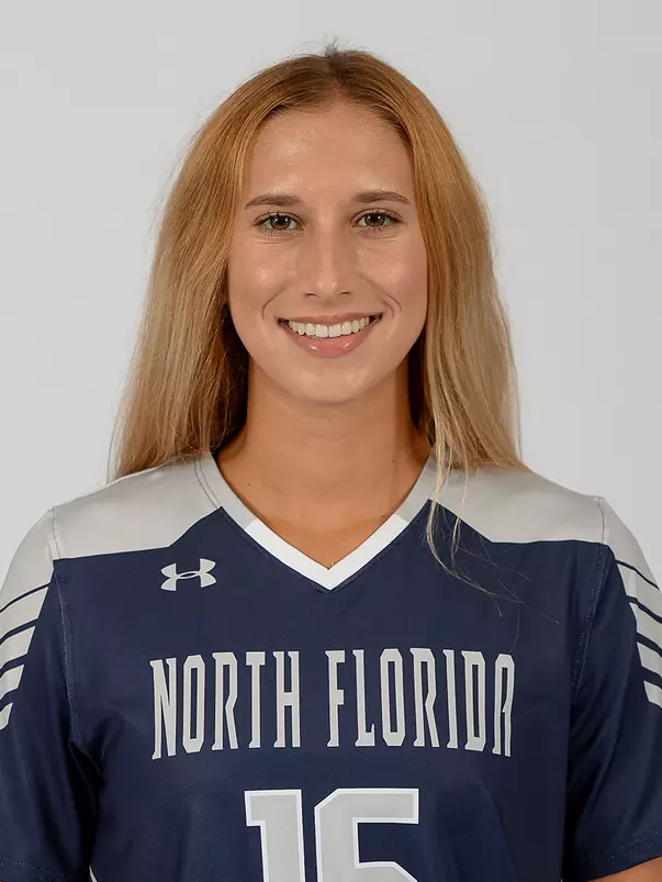 Head shot of Julia Lombardo