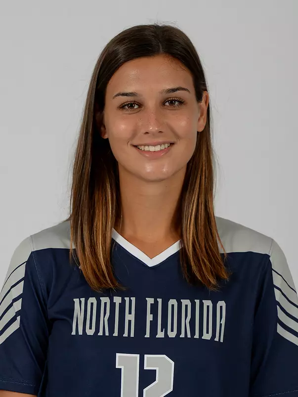 Head shot of Leah Ferlin