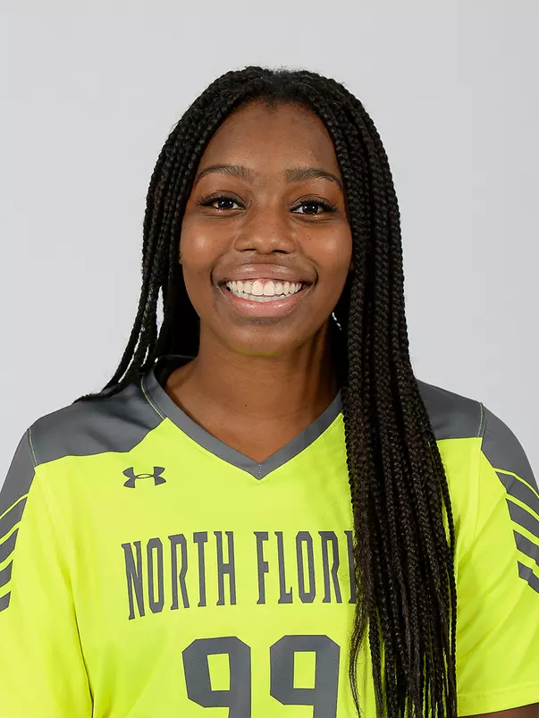 Head shot of Mercedes Sapp