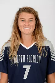 Head shot of Hollyn Knight