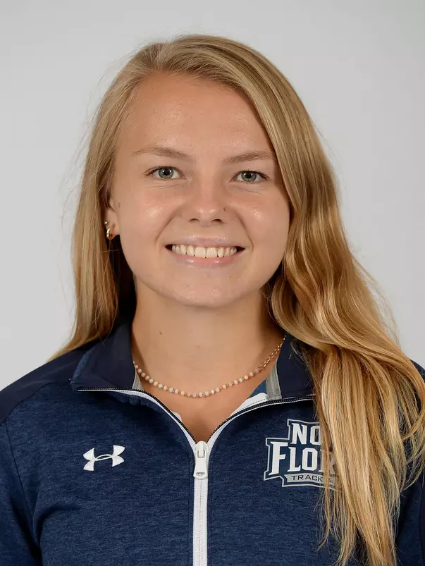 Maggie Lake headshot