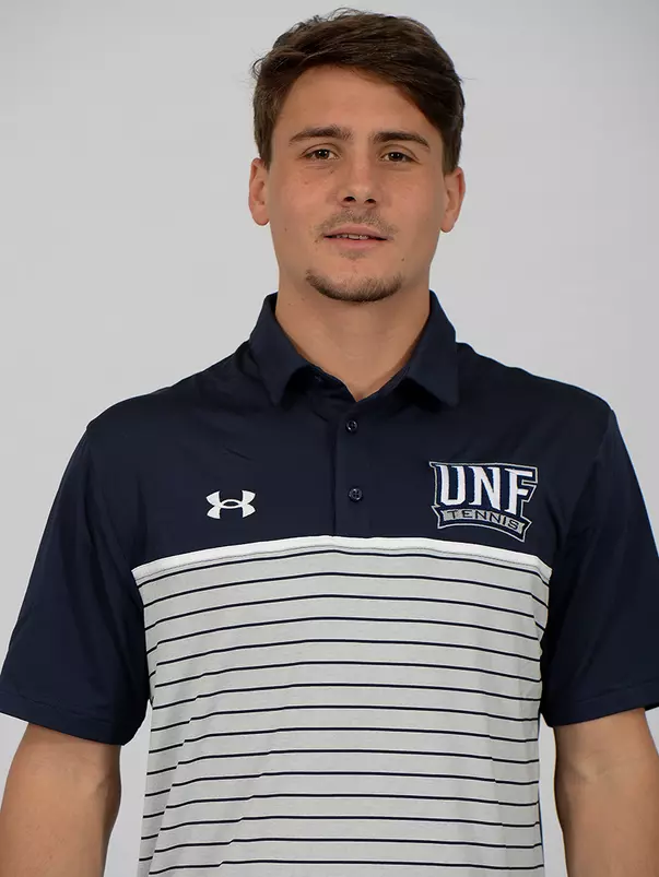 Dominik Barton headshot