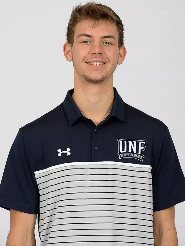 Jonas Hartenstein headshot