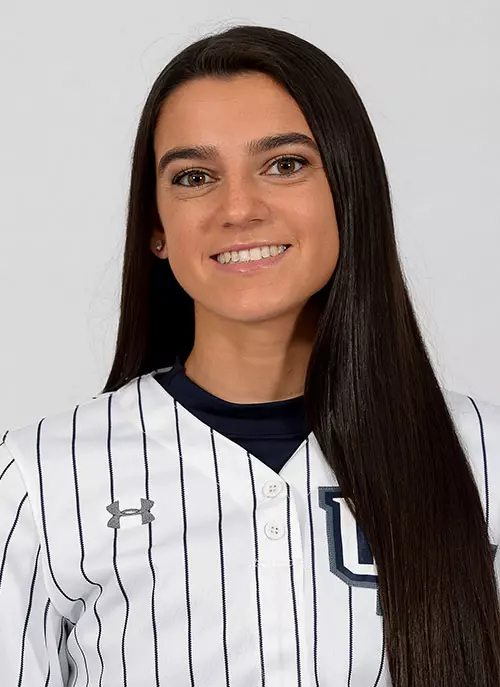 Izzy Kelly headshot