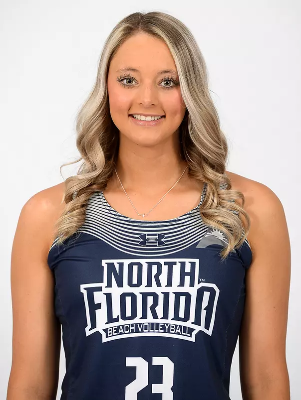 Maddie Norris headshot