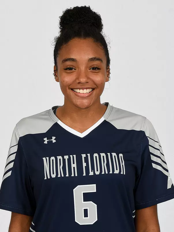 Head shot of Allyna Thurston