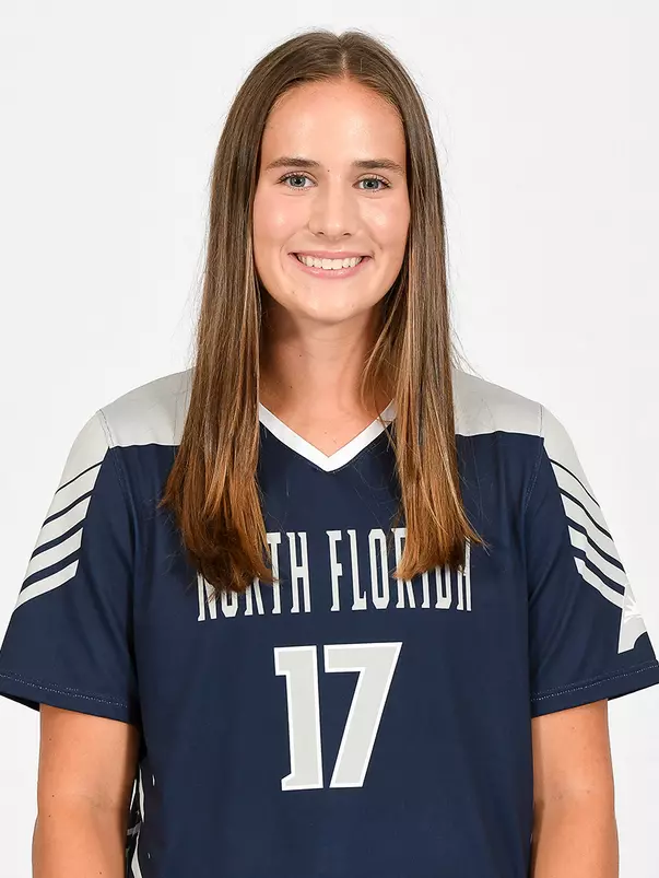 Head shot of Analiese Anderson