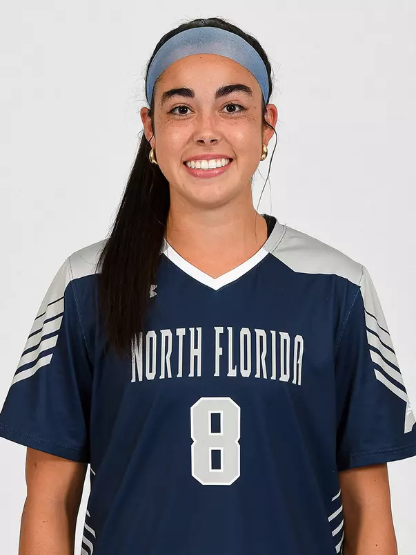 Head shot of Ariana Munoz