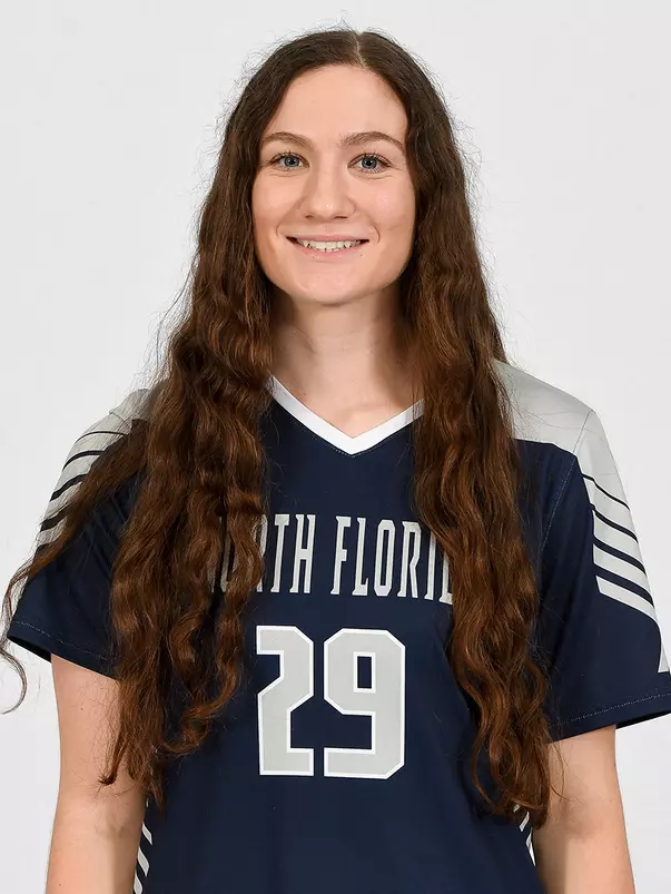 Head shot of Brielle Maloney