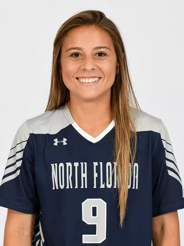 Head shot of Carmel Oliveira