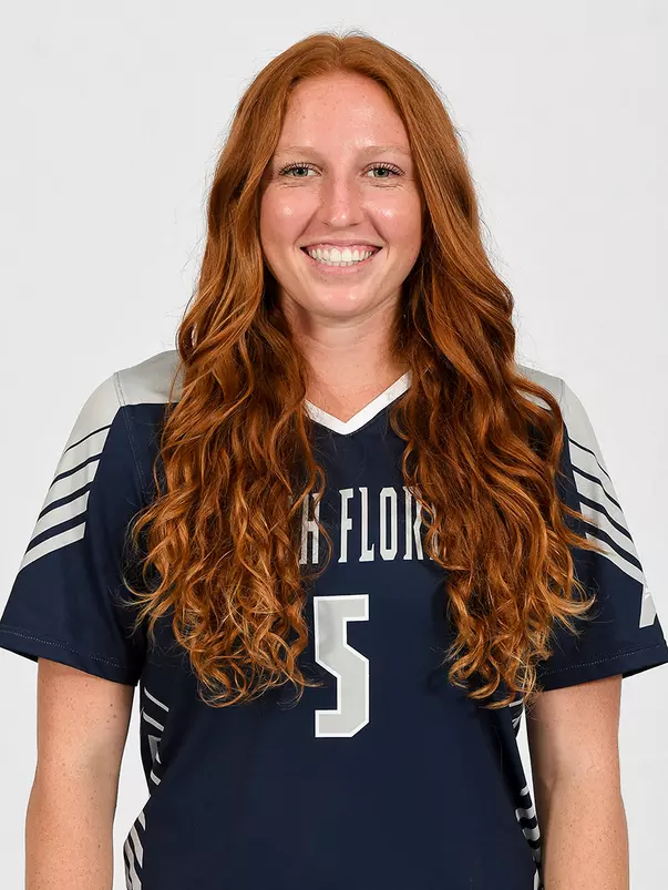 Head shot of Emma Voigt