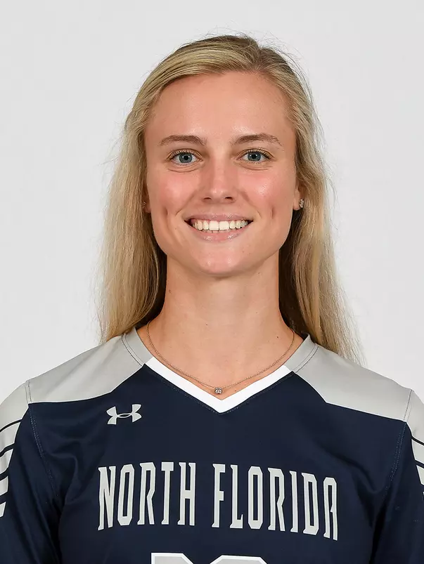 Head shot of Hannah Farmer