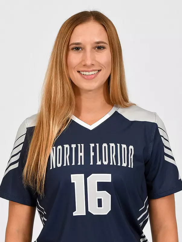 Head shot of Julia Lombardo