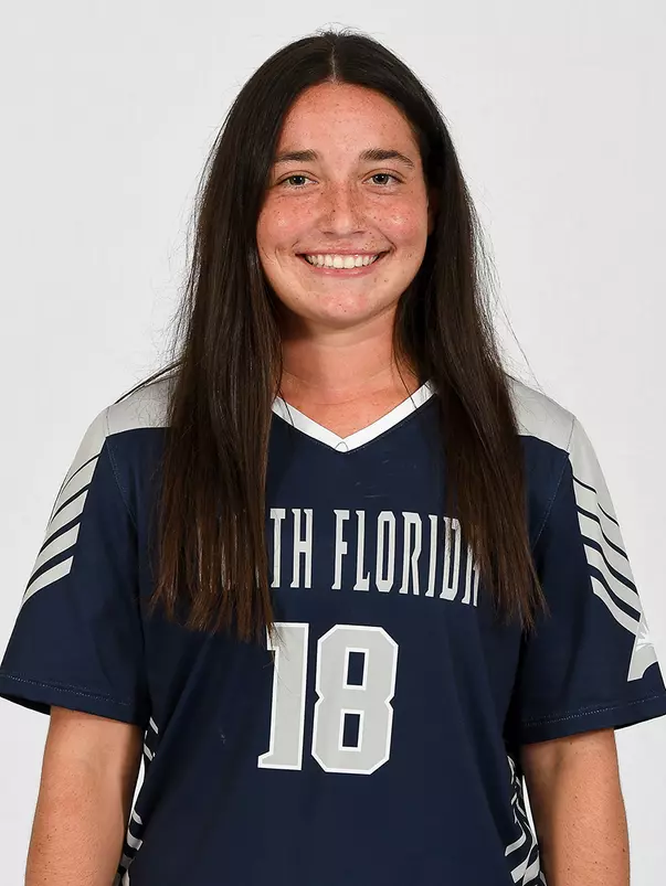 Head shot of Kayla Bond