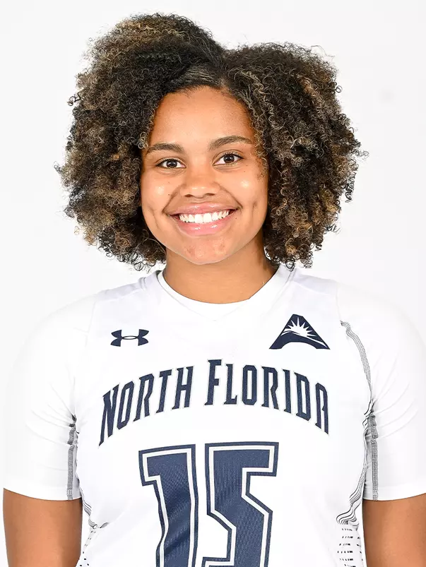 Tia Robinson headshot