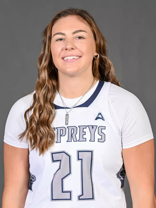 Elysa Wesolek headshot