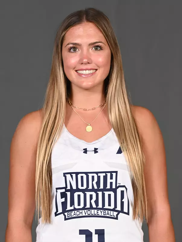 Madeline Camp headshot