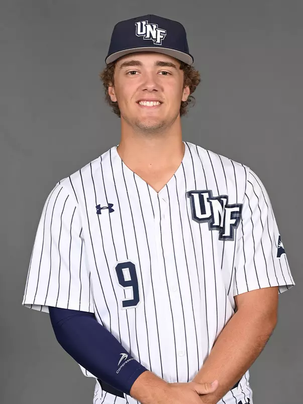 Finn Howell headshot