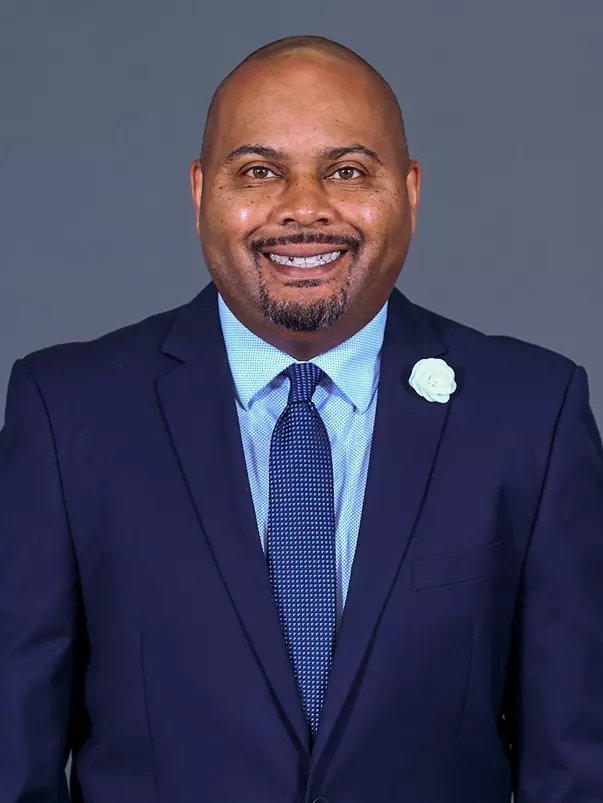Myron 2022 headshot