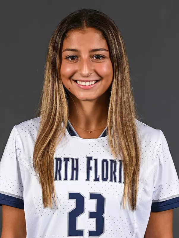 Chloe Lynch headshot