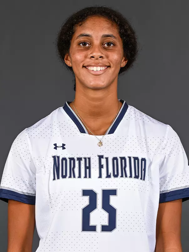 Brenna Robinson headshot