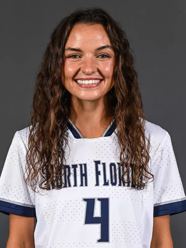 Averi Walraven headshot