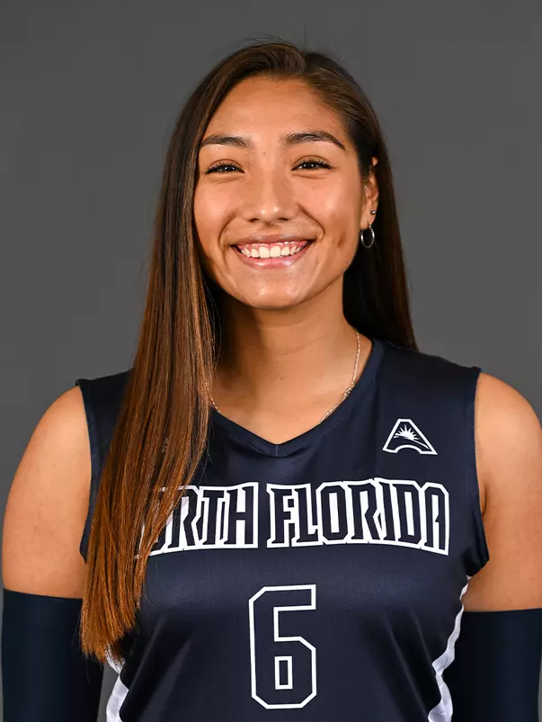 Janelly Ceopa headshot