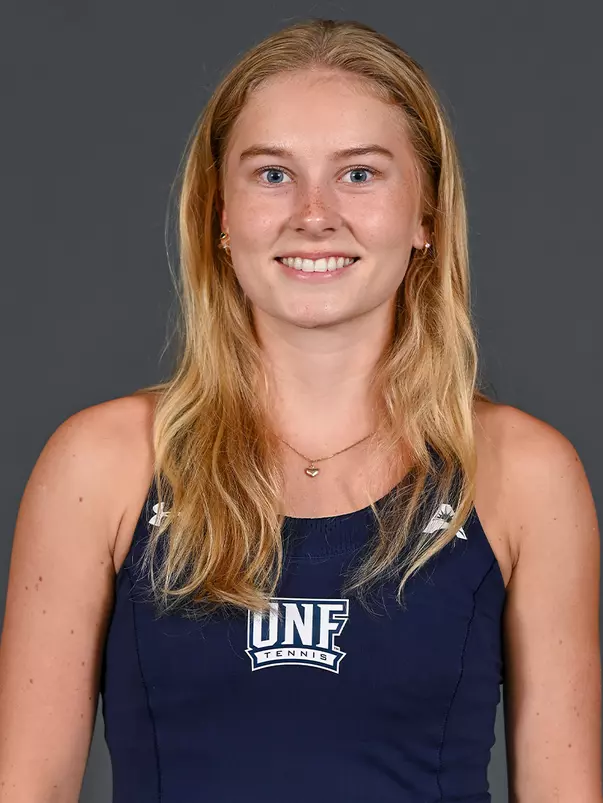 Jasmin Makela headshot 2022
