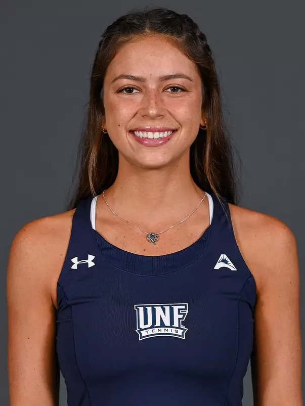Isabel Oliveira headshot 2022