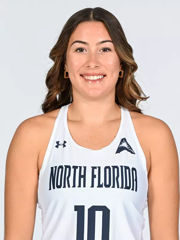 Michaela rezentes headshot '24