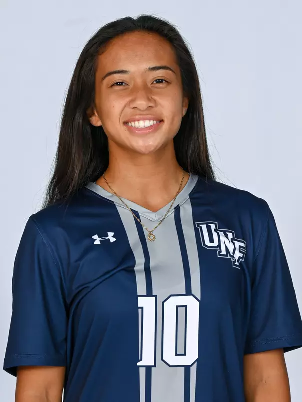 Sophia Hayag headshot 2023