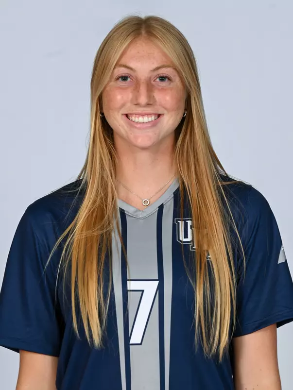 Zoe Looker headshot 2023