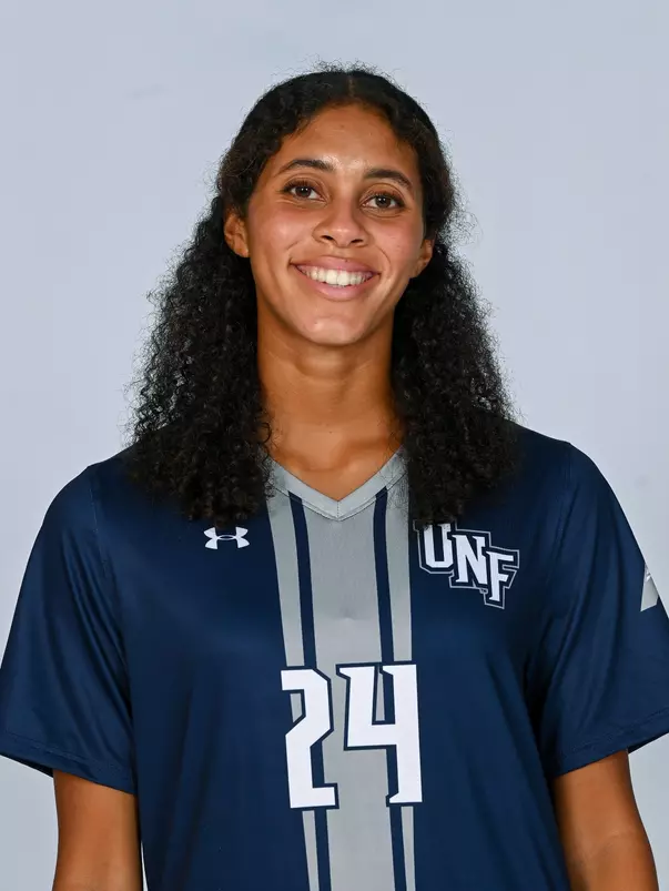 Brenna Robinson headshot 2023