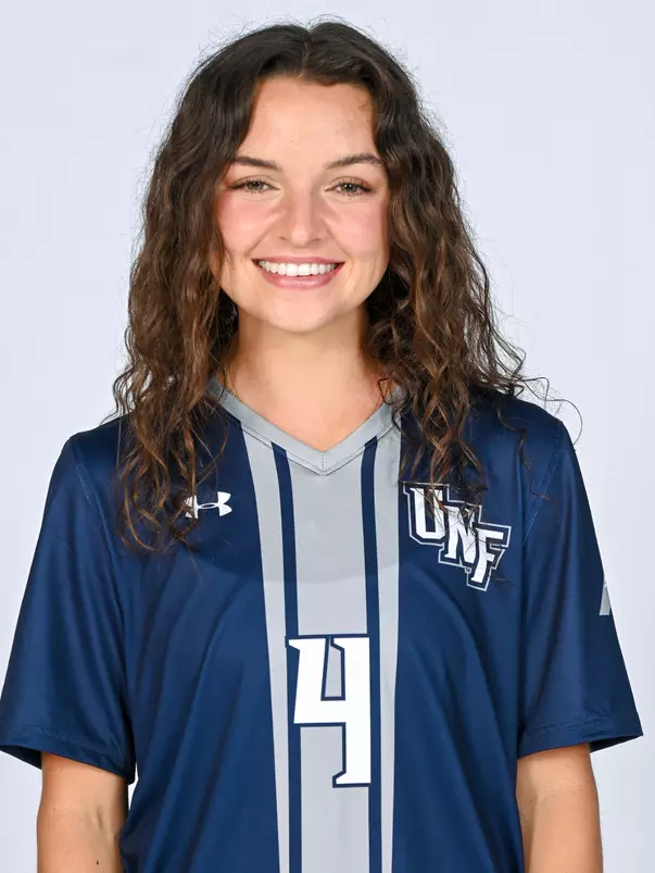 Averi Walraven headshot 2023