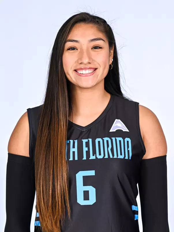 Janelly Ceopa headshot 2023