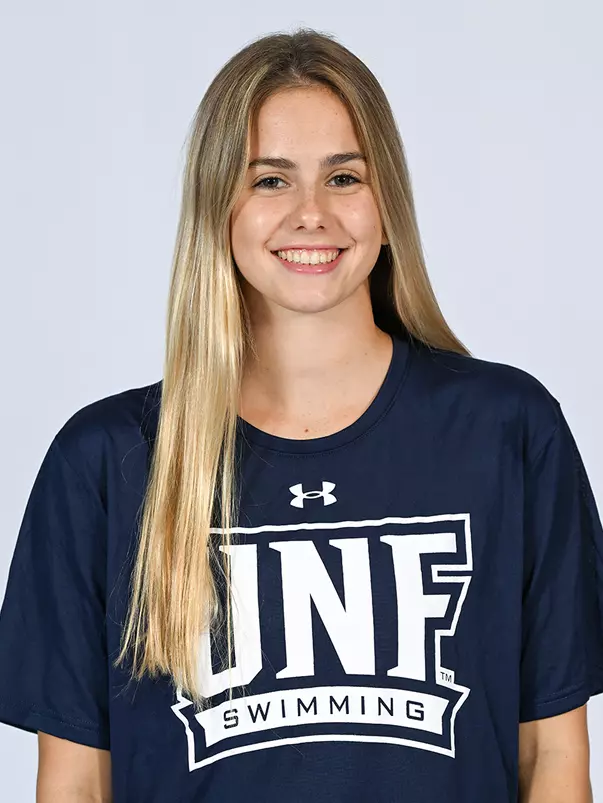 Ellie Hixenbaugh Headshot 2023