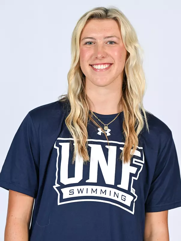 Hannah Gnatt Headshot 2023