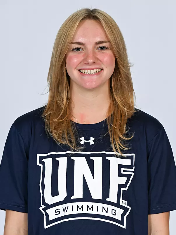 Isabella Giresi Headshot 2023