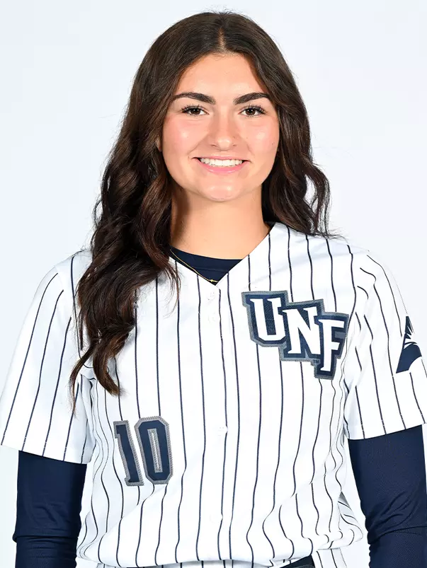 Macie Hunolt headshot