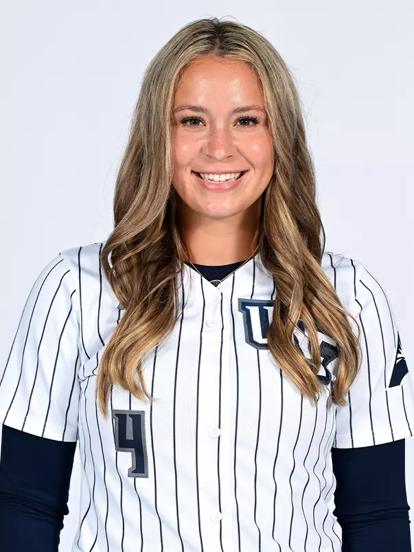 Lauren Bevis headshot