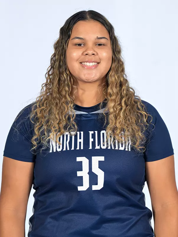 Nicole Carreno headshot