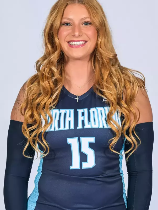 Ella Bines headshot 2024