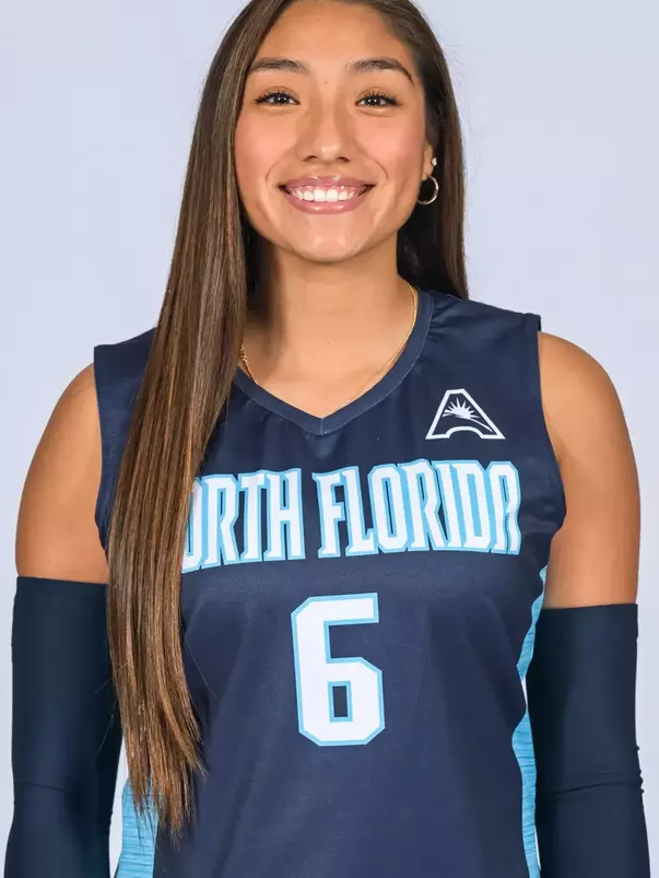 Janelly Ceopa headshot 2024