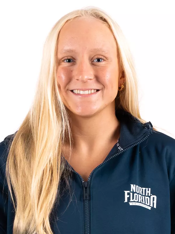 2025-26 Women's Swimming - Claire Kerber Headshot