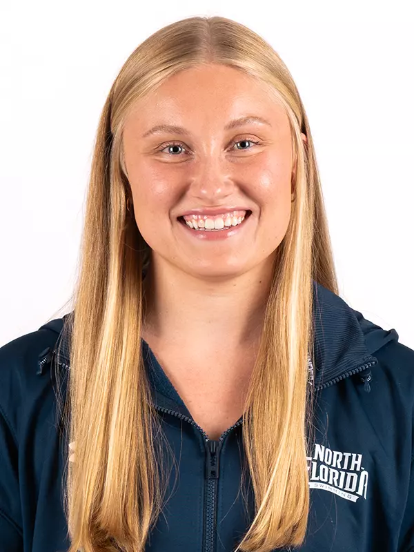 2025-26 Women's Swimming - Riley McCormick Headshot