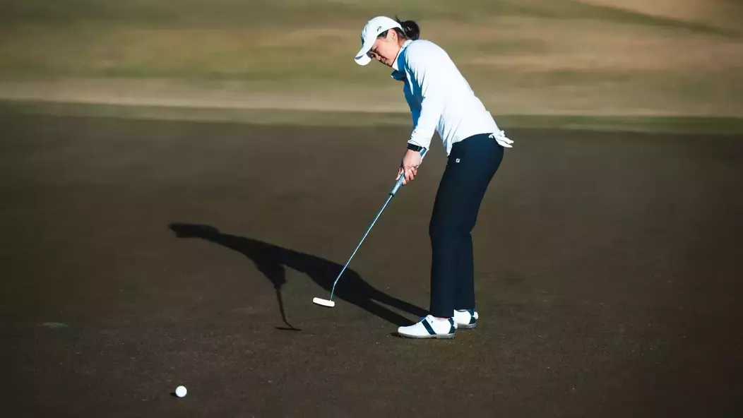 2025-26 North Florida Women's Golf - Helen Zhou Putting Down The Green