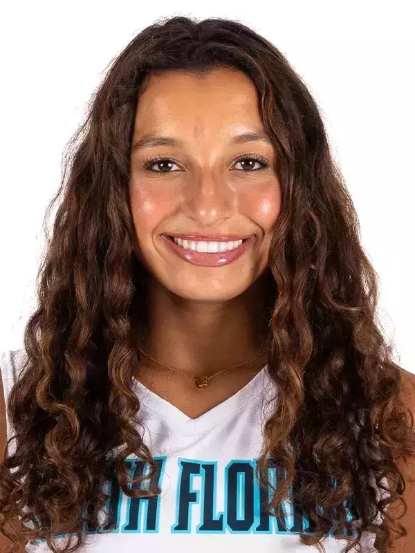 Headshot of Julianna Santiago